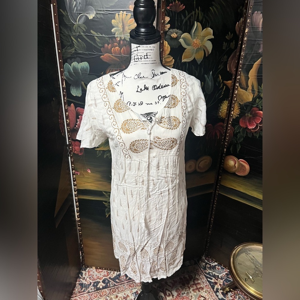 White with gold screen printed Short Sleeve Dress with lining (D4)